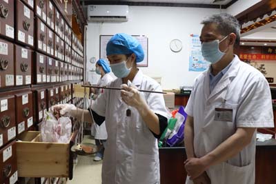 母亲节针对广大卵巢癌母亲以及其他女性患者朋友进行中医师联合坐诊